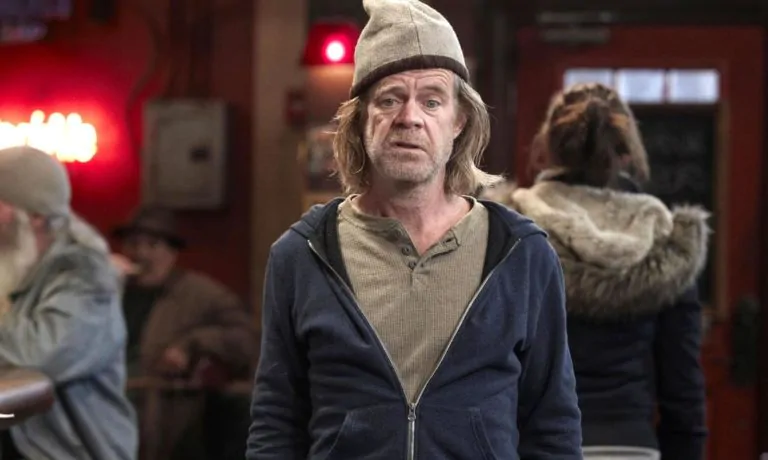Пьяный Фрэнк Галлагер в баре сериала Shameless